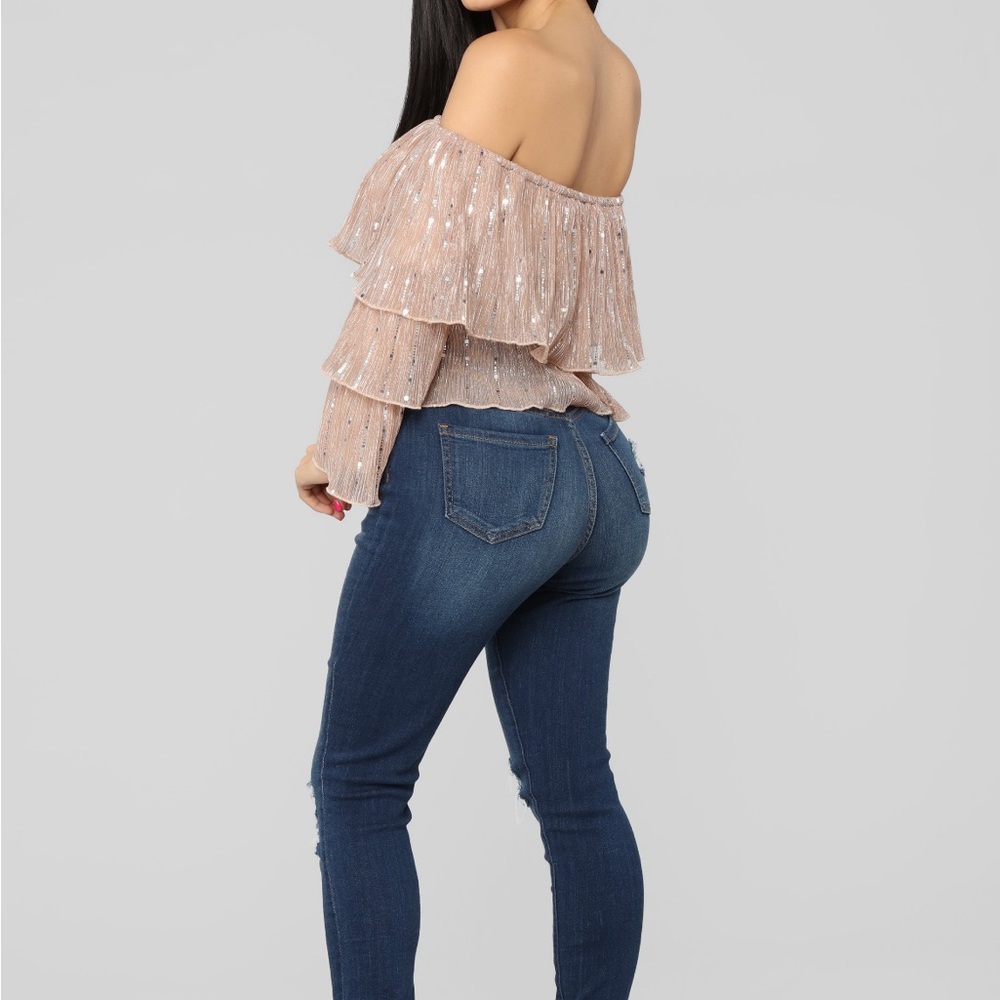Fashion nova -Lots of ruffles long sleeves dress (Rose gold)